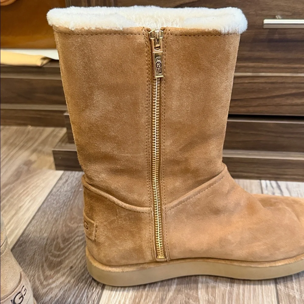 UGG Bruno Boulevard Classic Short Sheepskin Boots Size 8
